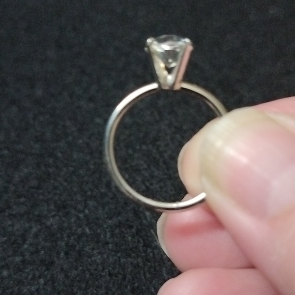 Vintage Uncas Silver tone 1 CT CZ Solitaire Ring size 7 - Picture 3 of 7